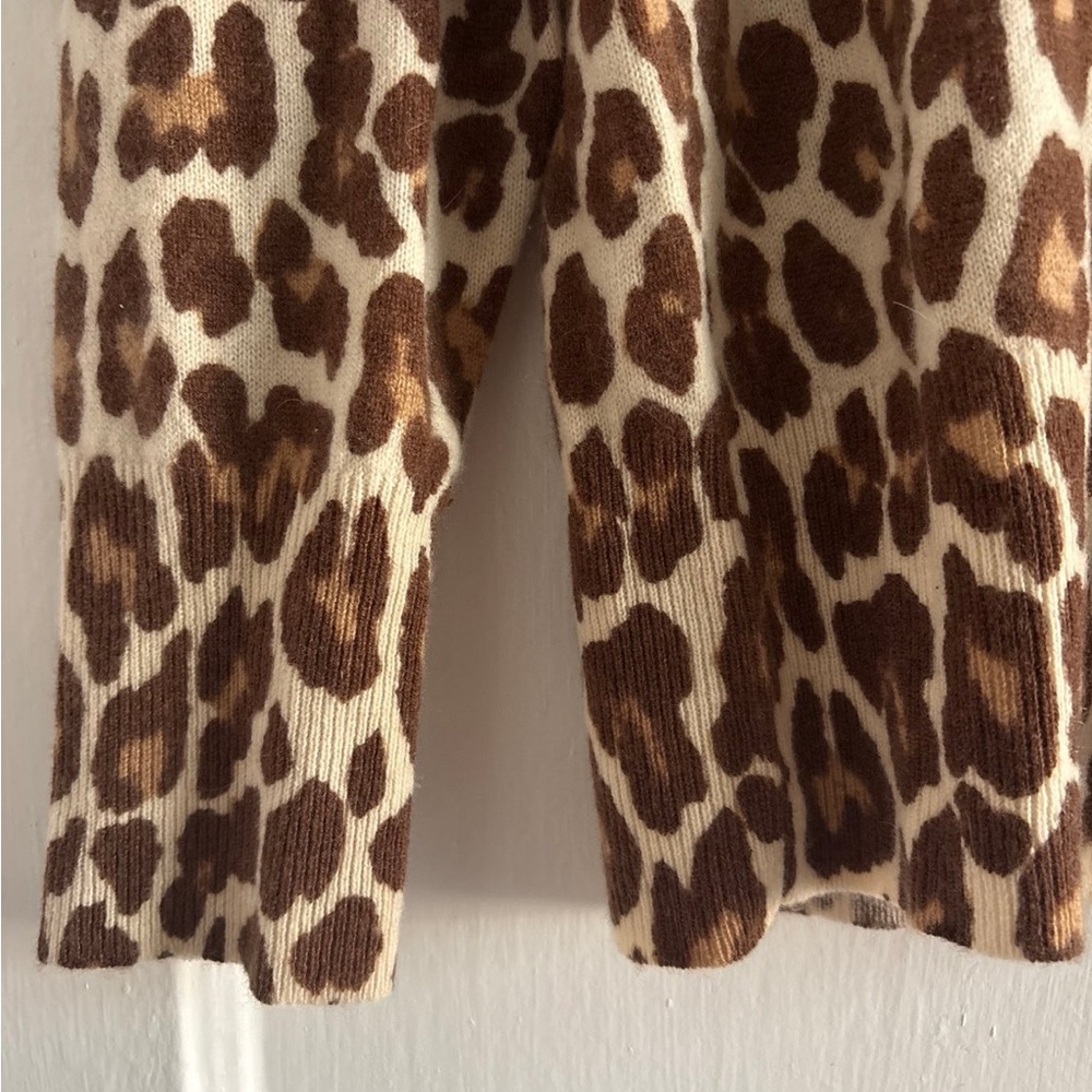J Crew Cashmere Leopard Print Crewneck Sweater Size Small - Picture 2 of 6